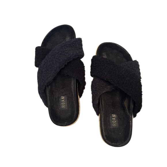 ROAM Women's Black Textured Slippers - Picture 1 of 2
